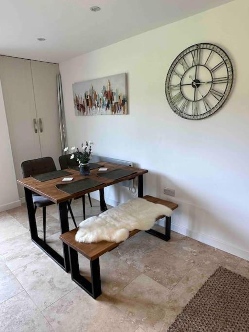 Beautiful Cabin With Pond View Steyning Esterno foto