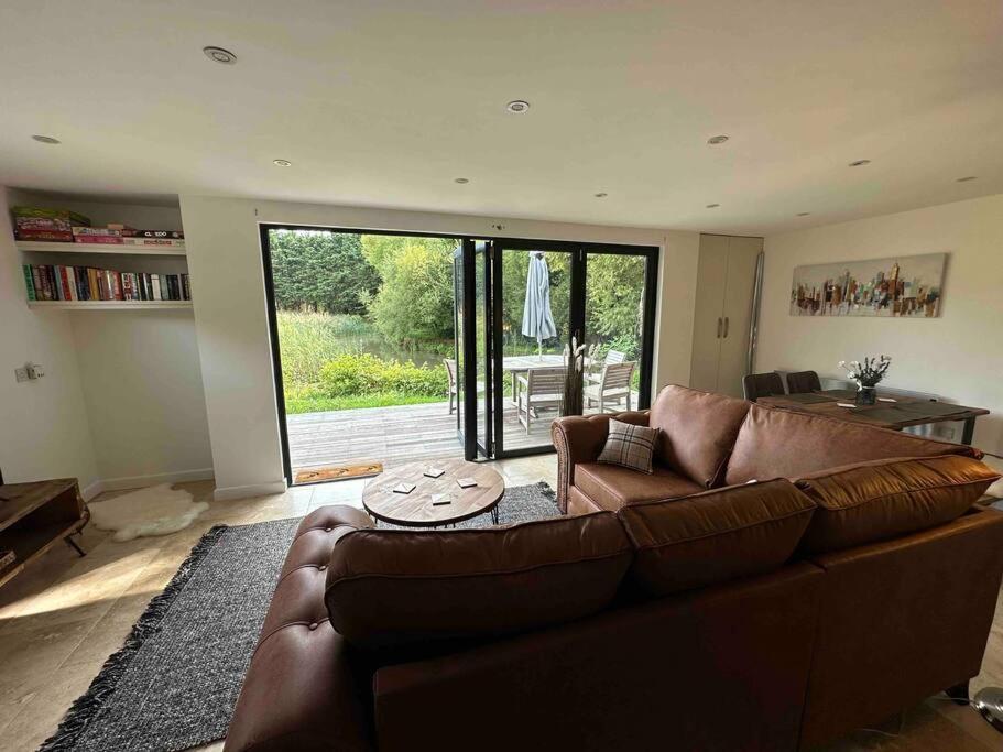 Beautiful Cabin With Pond View Steyning Esterno foto