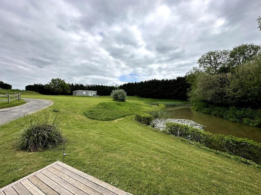 Beautiful Cabin With Pond View Steyning Esterno foto
